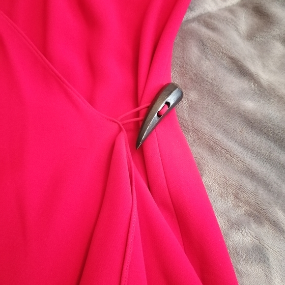 Red asymmetrical wrap dress - Picture 8 of 8